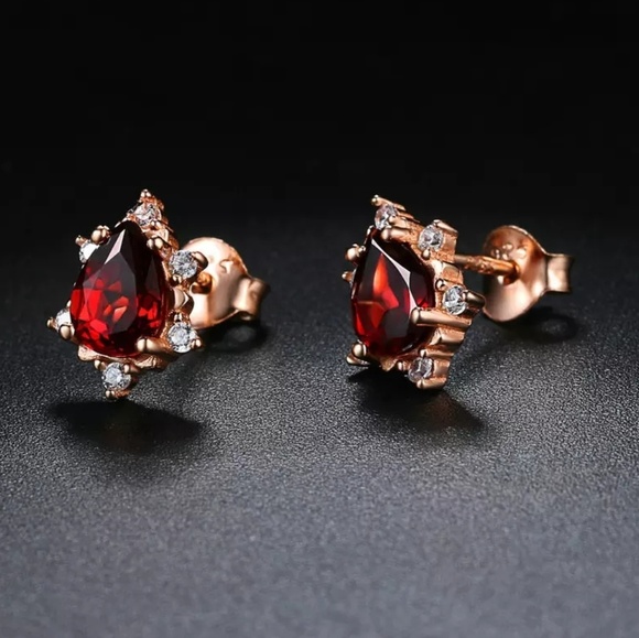 ⚠️TEMP OUT OF STOCK⚠️ NATURAL GARNET EARRINGS - Picture 2 of 5